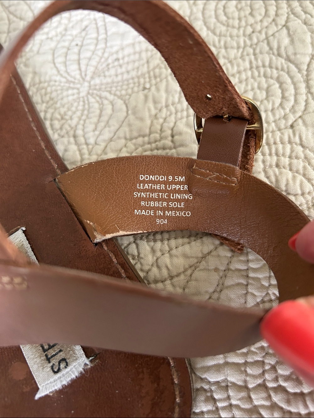 Steve Madden Women's Tan Leather Sandals.
Normal wear. Good condition. Size 9.5 - Picture 8 of 9